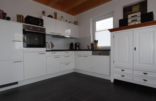 Kumbdchen House | Jonis-Ferienhaus - Cottage, shower or bath, toilet, 3 bedrooms