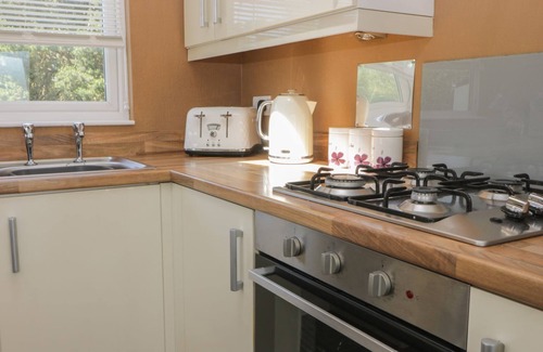 Cayton Bay Cabin | Jonstone Pines Lodge at Cayton Bay Holiday Park