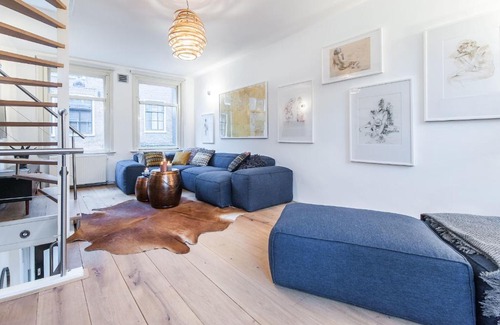Haarlemmerbuurt Apartment | Jordaan Orange House