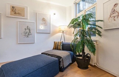Haarlemmerbuurt Apartment | Jordaan Orange House