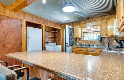 Calico Rock Cabin | Jordan Cabin w/ Deck + Outdoor Dining!