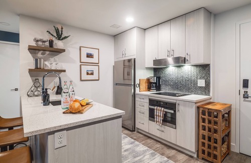 Park City House | Jordanelle Sunrise | Modern Condo, Gondola Access, Year-Round Outdoor Fun