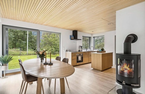 Tonjum House | Jordeplegarden holiday home. Two buildings with great views.