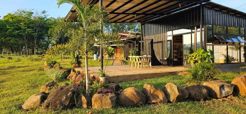 Manolo Fortich Bed & Breakfast | Jorge's Black Cabin