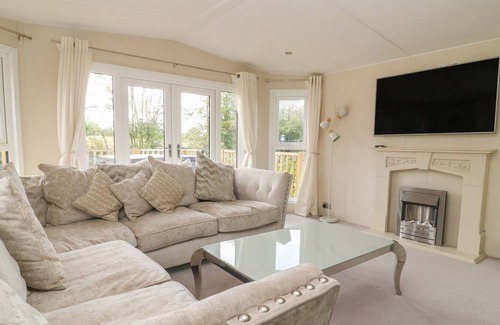 Newton on Derwent Cottage | JORVIK LODGE, with hot tub in Wilberfoss