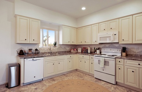 Yucca Valley House | Joshua Tree getaway w/HOT TUB & GAME ROOM