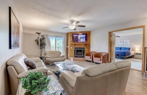 Wisconsin Dells House | Josies On The Bay Waterfront
