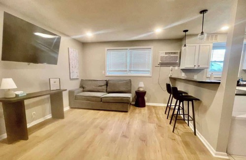 Joslyn Castle Apartment | Joslyn 12-Newly remodeled 1 BDRM