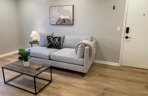 Joslyn Castle Apartment | Joslyn 6-Cozy in Midtown Omaha