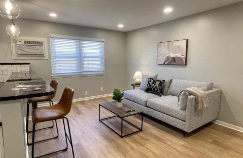 Joslyn Castle Apartment | Joslyn 6-Cozy in Midtown Omaha