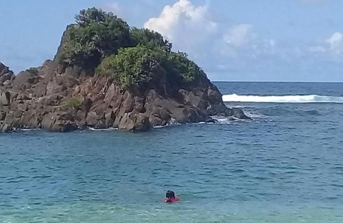 Puraran Hotel | JoSurfInn, Puraran Beach