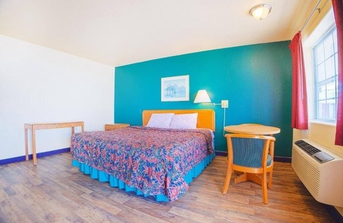 Lordsburg Hotel | Journey Near I-10 Highway In Pet Friendly Guest Room