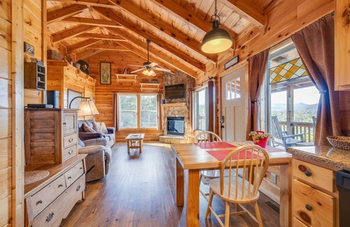 Gatlinburg - Pigeon Forge Cabin | Journey's End: Mountain View, Hot Tub,