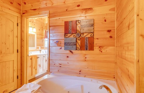 Gatlinburg - Pigeon Forge Cabin | Journey's End: Mountain View, Hot Tub,