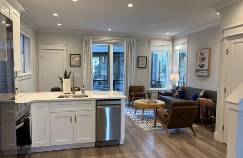 River District Boat Rental | Journey @ The Cove Riverwalk Villas