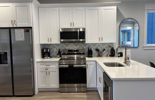 River District Boat Rental | Journey @ The Cove Riverwalk Villas