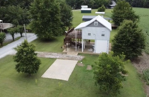Decaturville RV Rental | Journey to the riverside