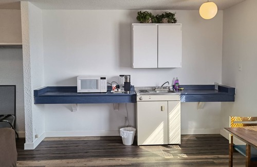 Entwistle Hotel | Journeyman Inn Motel