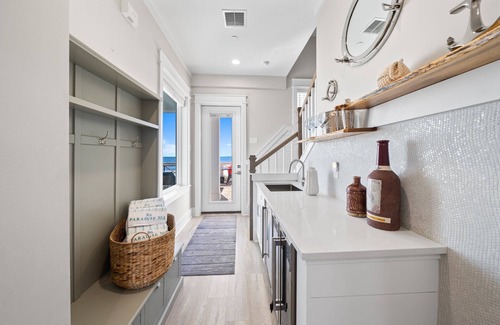 Crescent Beach House | "Joy by the Sea" | Private heatable pool | Beach Front | Family Activities nearby