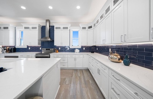 Crescent Beach House | "Joy by the Sea" | Private heatable pool | Beach Front | Family Activities nearby