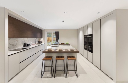 Whitstable House | Joy Lane Mansion—Luxe Stay, Poolside Fun & Comfort