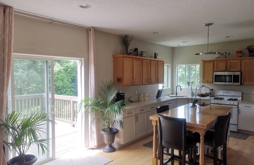 McMinnville House | JOY' Large Serene Creekside Home awaits you!