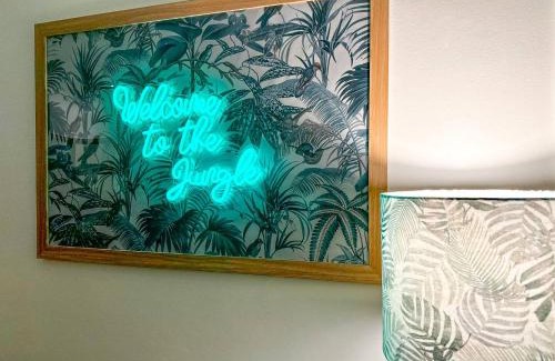 Rhondda Cynon Taff Apartment | Joyful Jungle Jewel Wbalcony & Foozeball-ferndale