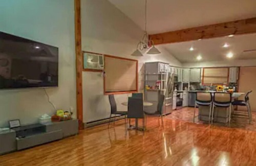 Albrightsville House | Joyful Townhouse with 3 bedrooms and 2 playrooms