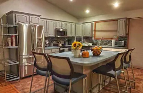 Albrightsville House | Joyful Townhouse with 3 bedrooms and 2 playrooms