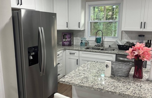 Church Street House | Joyful Valley by Amaris Corporate Rentals in Atlanta.