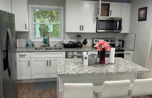 Church Street House | Joyful Valley by Amaris Corporate Rentals in Atlanta.