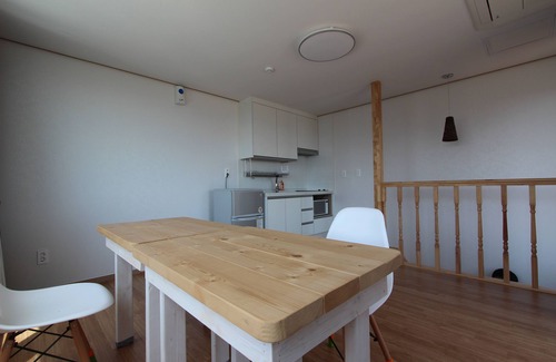 Jungmun House | Joyuam Pension