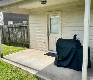 Missouri City Apartment | JQ Cozy Stay with available Parking near NRG Stadium