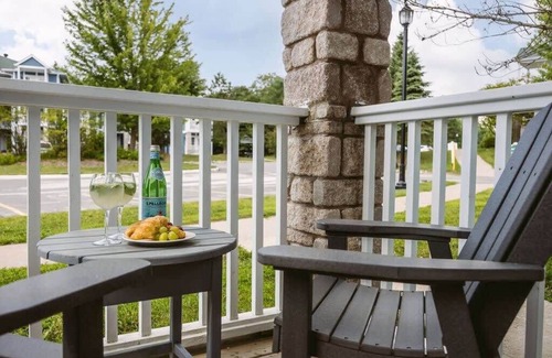 Oro-Medonte Apartment | Jr Club Suite: Kitchenette, Pool, HotTub, Gym, BBQ