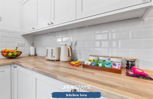 Winshill House | JRR Stays - Burton Upon Trent - 43 Min Alton Towers