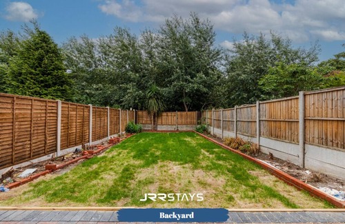 Walsall House | JRR Stays - West Midlands - Walsall - M6 J9 - WS2