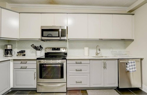 Centretown Apartment | JstLikeHome - Central Suite