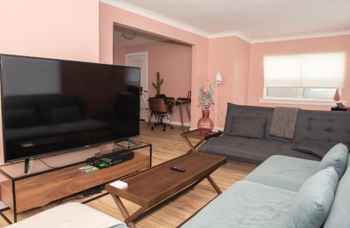 Ottawa Division Apartment | JstLikeHome - Old Town