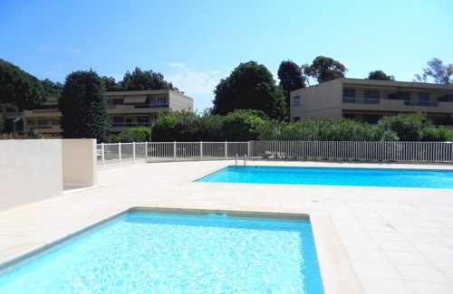 Antibes Apartment | Juan Les Pins: >Ideal Holiday flat 2 slpgrooms-70m2/4 pers, swimmingpool
