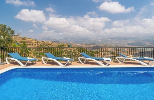 Vinuela Villa | Juan Romanes Viñuela by Ruralidays