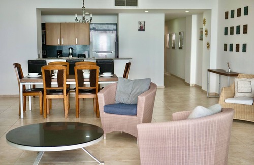 Altos de Arroyo Hondo Apartment | JuanDolio+SeaView+Cozy-2Br+3Bds+6Pax-/WiFi-Open Kitchen-/FrontBeach