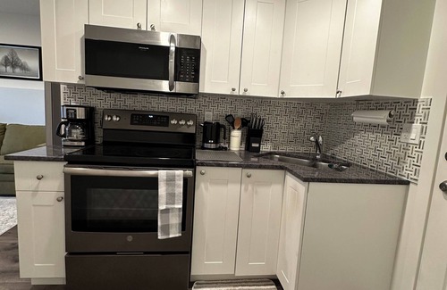 Southeast Edmonton Apartment | Juanu’s Cozy Cove - Walkout Basement SuitenFamily Friendlyn15mins from Airport