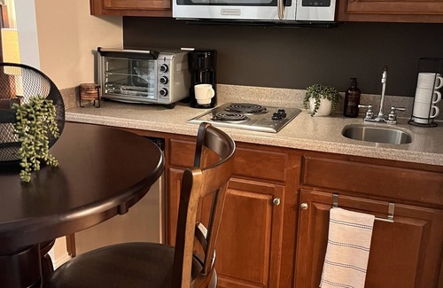 Helen Apartment | Jubela’s In-Town Studio Half Block Walk to Main Street