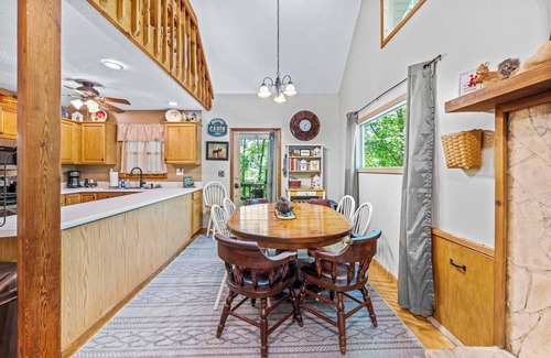 Sautee Nacoochee Cottage | Jubilee Creekside Cottage – Enjoy the Creek, Hot Tub and Outdoor Fire Pit