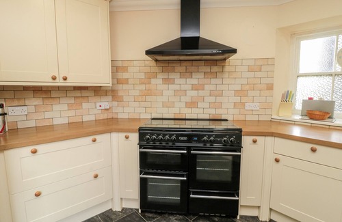 Embleton House | JUBILEE HOUSE, pet friendly, with a garden in Embleton