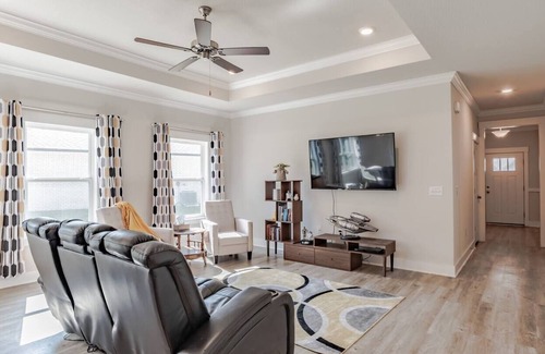 Milton House | Jude Way~Spacious family friendly home