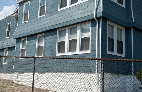 Weequahic Apartment | Judees' Comfort 3!nSpacious 3-Bedroom Apartment with WiFi, AC in charming Newark