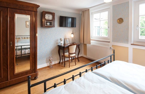 Oberderdingen Apartment | Jugendstil - Doppelzimmer mit WC und Dusche