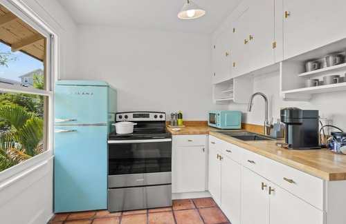 Downtown House | Julia Place-Walk downtown from old Florida glam!