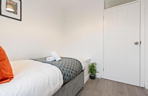 Cradley House | Julia's 3-Bedroom Home in Quinton, Birmingham